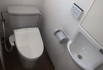 氷見市のトイレリフォーム 「シャワートイレ交換！快適！省エネも清潔も、しっかりモデル」