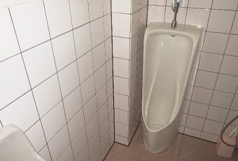 氷見市のトイレリフォーム 「男子小便器の交換工事！」