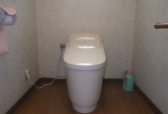 氷見市のトイレリフォーム 「最新の一体型トイレ☆美しいシルエット☆」