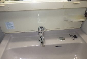 氷見市の小工事 「洗面化粧台の水栓取替」