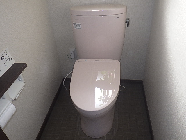 2011年に取り付けさせて頂いた便座を交換させて頂きました。