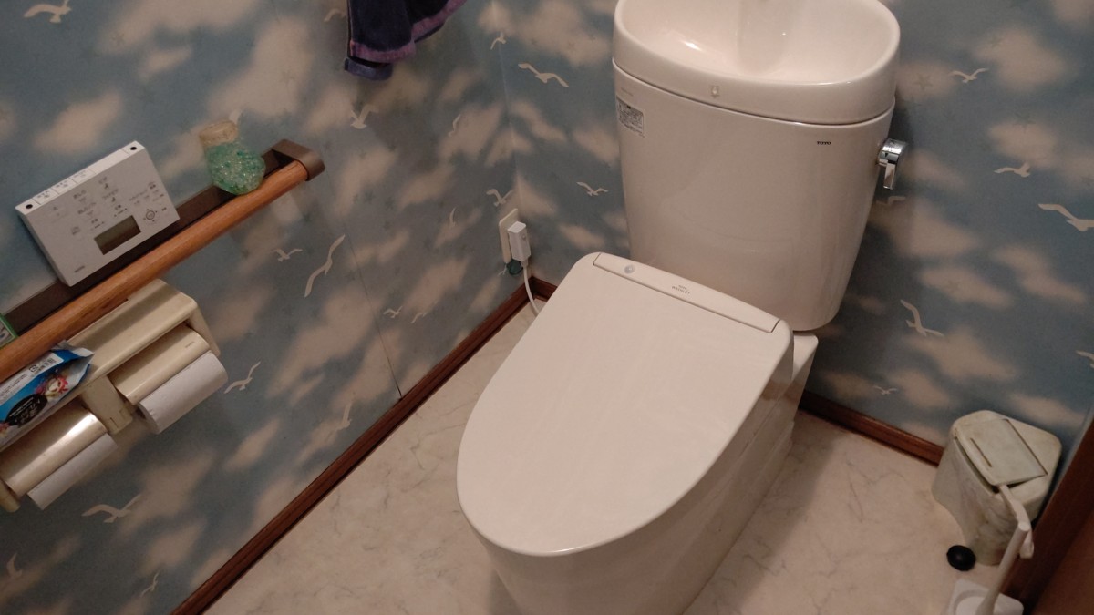 【氷見市】TOTOのトイレ交換「ピュアレストEX（手洗い付き）＋アプリコットF1A」