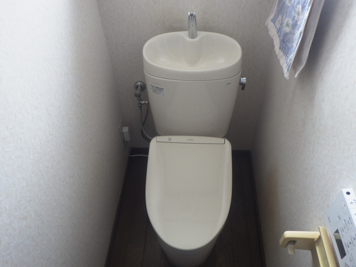 トイレ交換へ