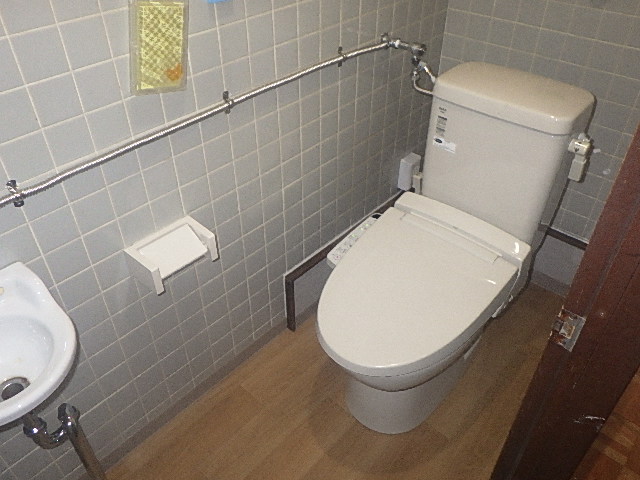 【氷見市】和式→INAXの洋式トイレ改修工事「洋風簡易水洗便器＋KB21」