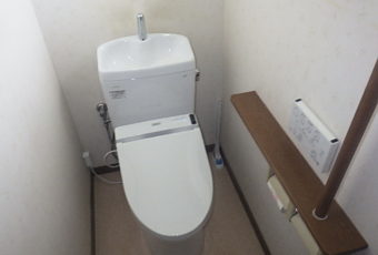 氷見市のトイレリフォーム／トイレ交換「TOTO：ピュアレストQR（手洗い付き）＋ウォッシュレットS1」