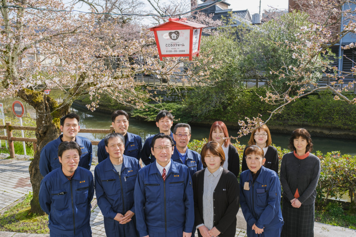 【求人】正社員を１名募集します。未経験OK♪現場スタッフ★若手活躍中！